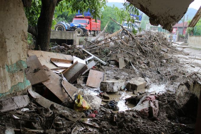 Sakarya'da bir kişi selde kayboldu