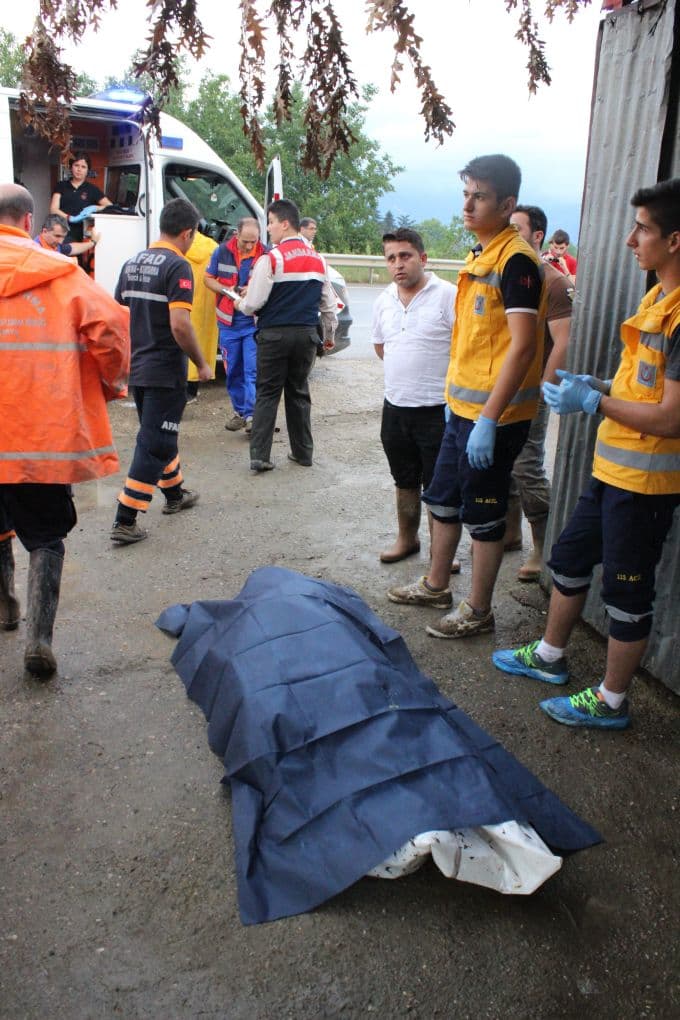 Sakarya'da bir kişi selde kayboldu