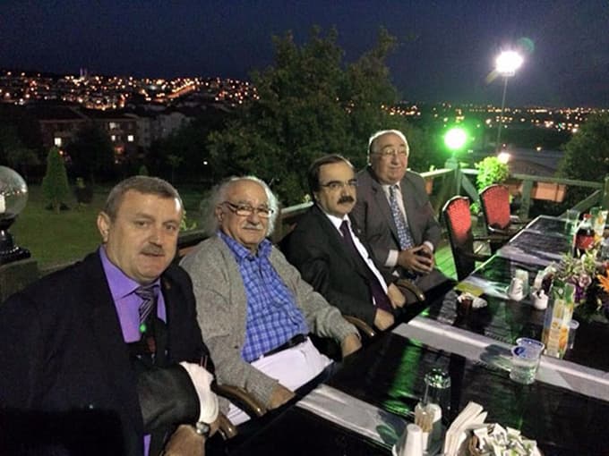 Vali Coş ve eşi Yenikent'te kurulan iftara katıldı