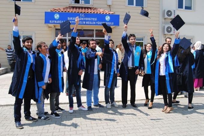 Kaynarca MYO'da 183 öğrenci mezun oldu