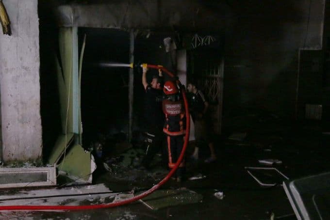 Karısı evi terk edince evi ateşe verdi