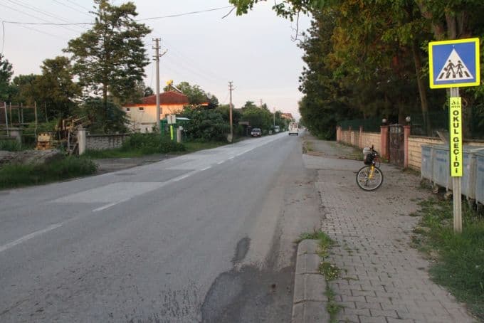 Ölüm, onu cami yolunda yakaladı