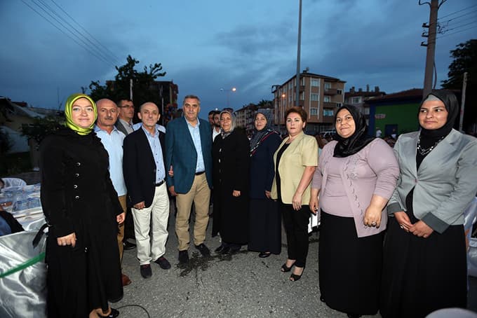 Huzur sofraları Erenler'de kuruldu
