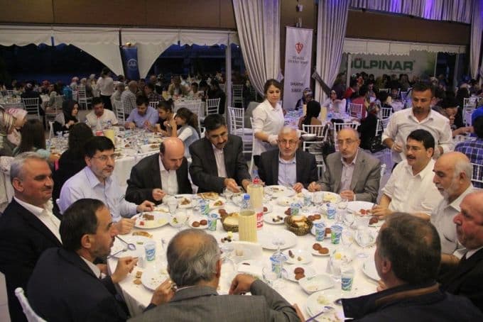 Toplumun farklı kesimleri, bu iftarda bir araya geldi