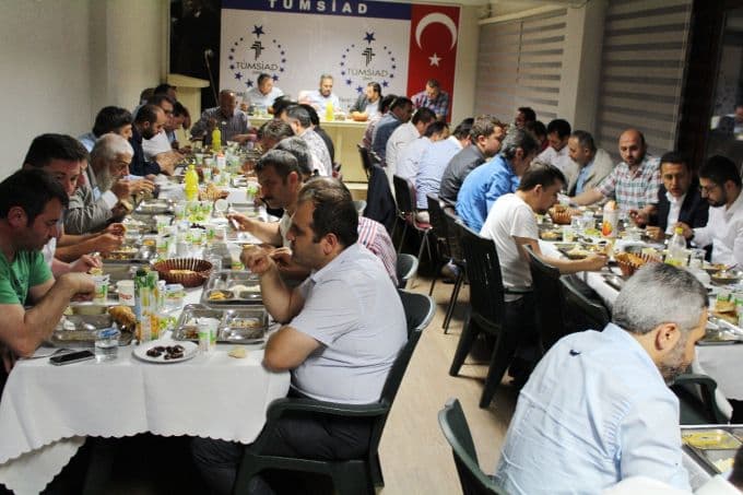 TÜMSİAD'ın düzenlediği iftarlara yoğun ilgi