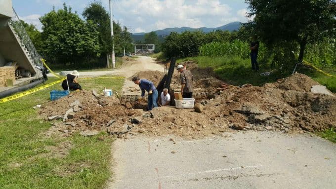 Kanalizasyon kazısında Roma dönemine ait mezar bulundu