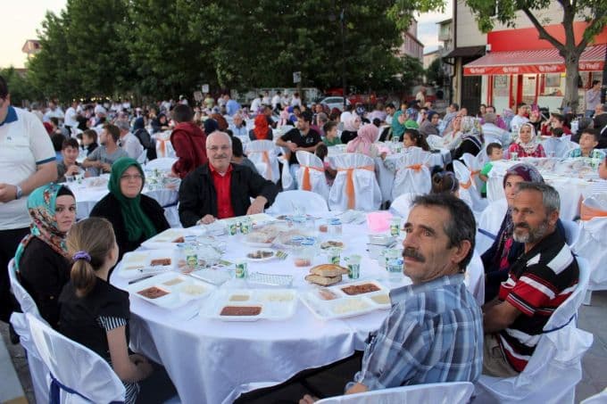 'Mahallemde İftar Var" programı Arifiye'de gerçekleşti