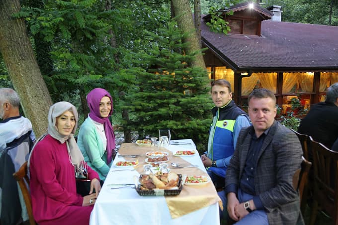 Başkan Yılmazer meclis üyelerine iftar verdi