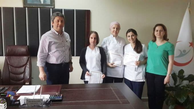 Yenikent'te üç hemşireye teşekkür belgesi verildi
