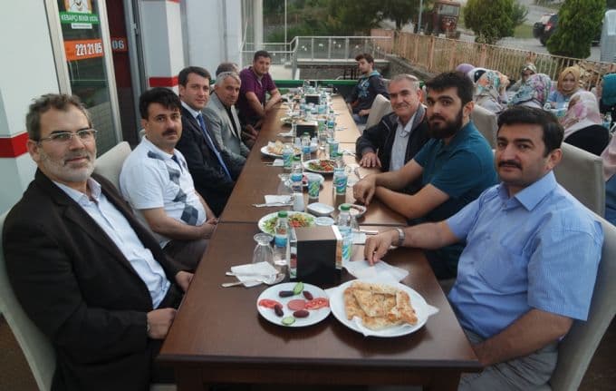 17 Ağustos Camii Derneği, çocuklara iftar verdi
