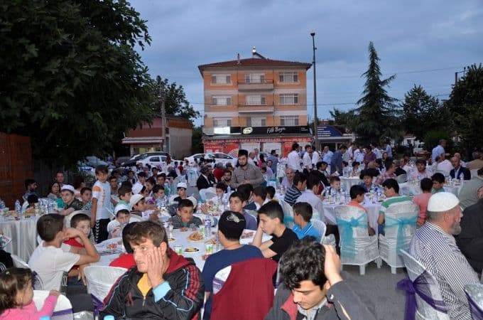 'Kardeşlik sofraları' Çaybaşı'nda kuruldu