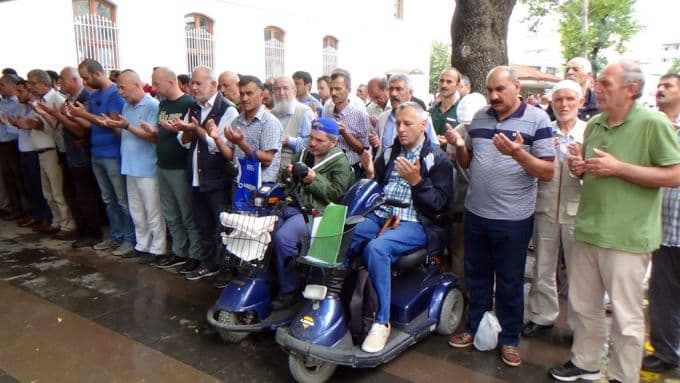 Doğu Türkistan'da ölenler için gıyabi cenaze namazı kılındı