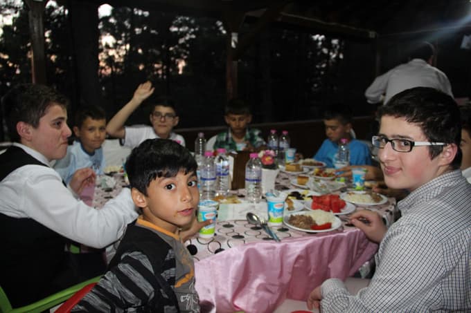 "Dünya Yetimler Günü" nedeniyle iftar düzenlendi