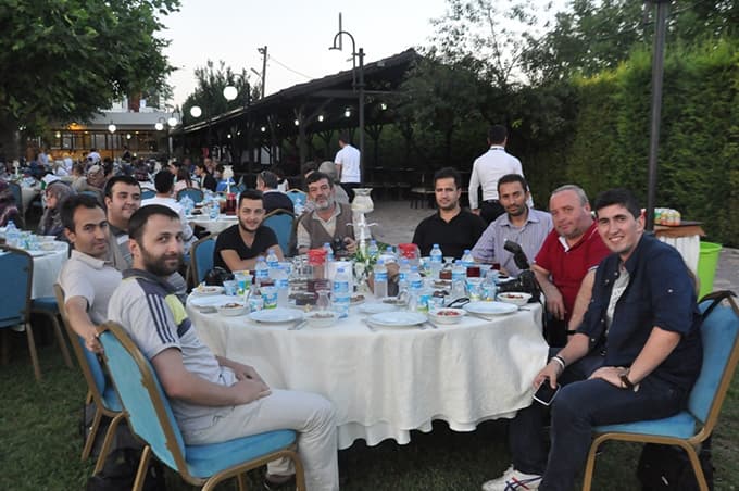 Vali Coş engelli vatandaşlarla iftar açtı