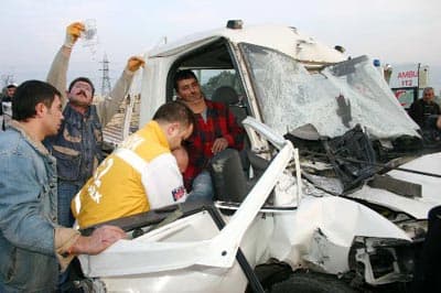 Pamukova'da Trafik Kazası: 2 Yaralı