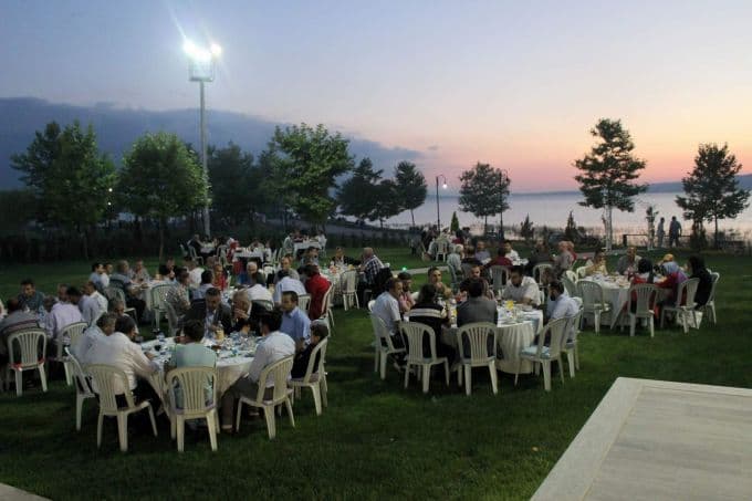Arifiye protokolü, bu iftarda buluştu