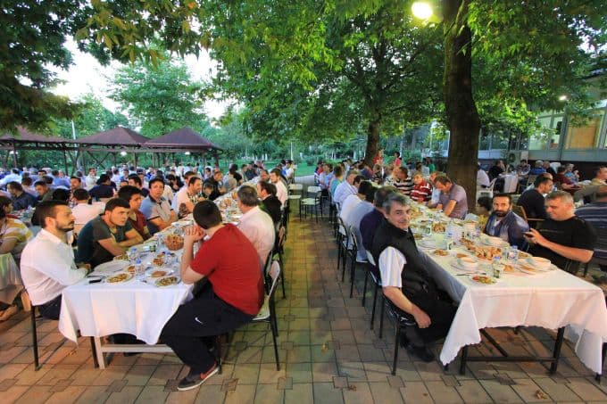 TÜVASAŞ çalışanları, iftarda bir araya geldi
