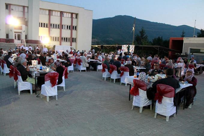 Taraklı SYDV'den gazi ve şehit yakınlarına iftar 