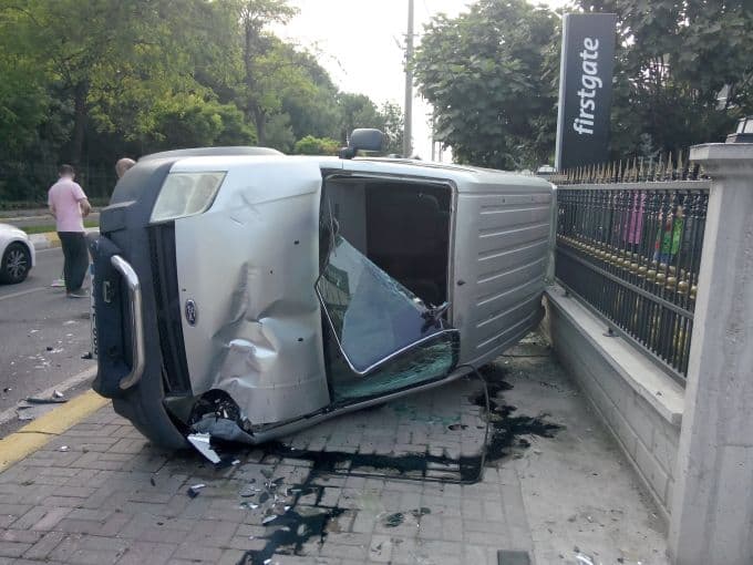 Şeker Mahallesi'nde trafik kazası: 3 yaralı!