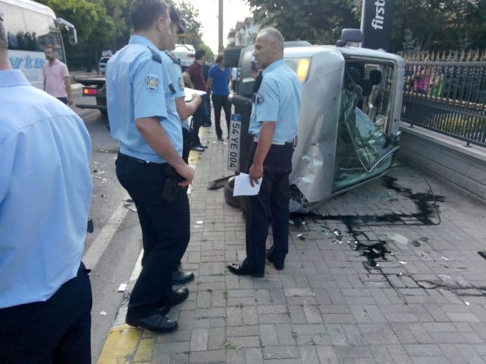 Şeker Mahallesi'nde trafik kazası: 3 yaralı!