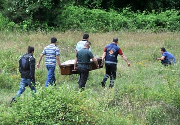 54 plakalı otomobil dereye uçtu, sürücü öldü