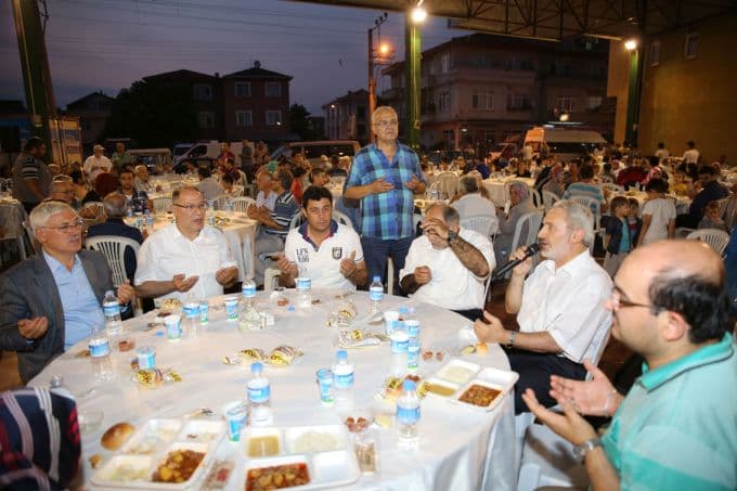 Adapazarı 5. Halk İftarı, Şeker Mahallesi'nde düzenlendi