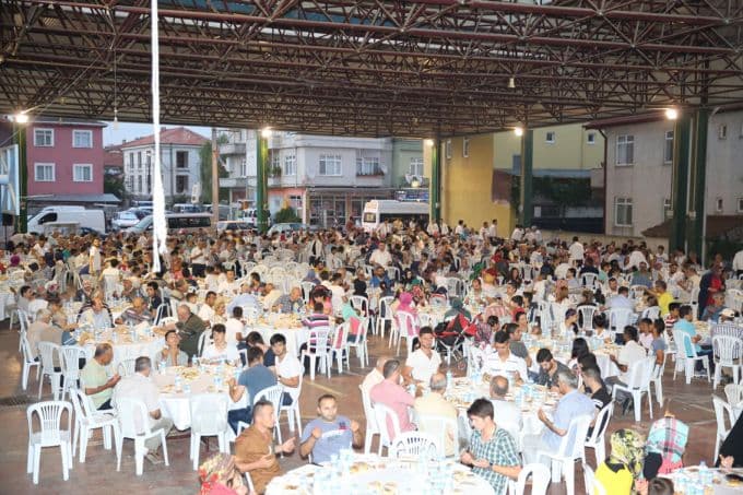 Adapazarı 5. Halk İftarı, Şeker Mahallesi'nde düzenlendi