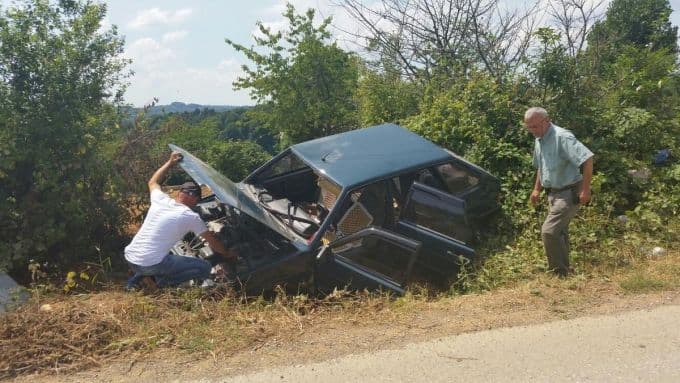 Önce iki çocuğa çarptı, sonra tarlaya uçtu