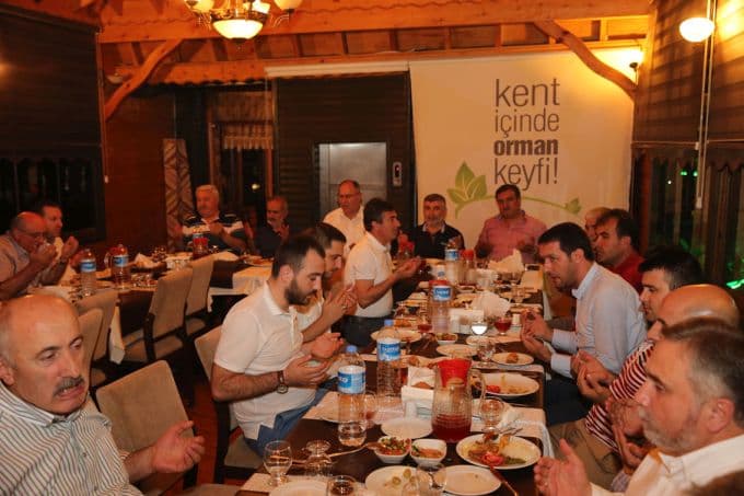 AKP'li ve MHP'li meclis üyeleri bu iftarda bir araya geldi