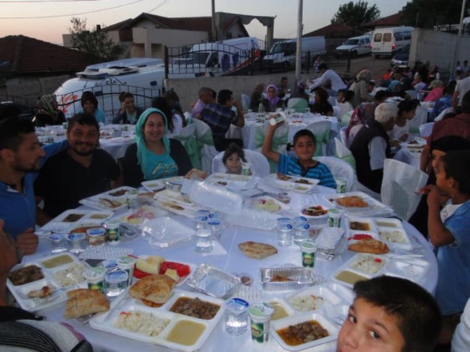 Valilikten Çamyolu mahalle sakinlerine iftar