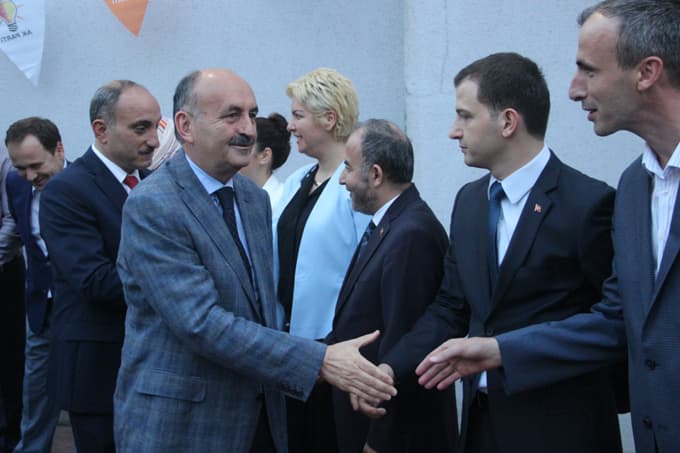 Müezzinoğlu:'Milletin geleceğini paylaşacak paydaş arıyoruz'