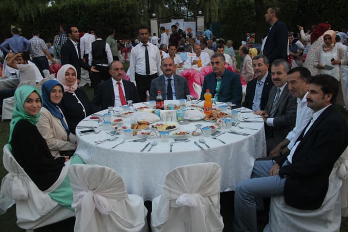 Müezzinoğlu:'Milletin geleceğini paylaşacak paydaş arıyoruz'