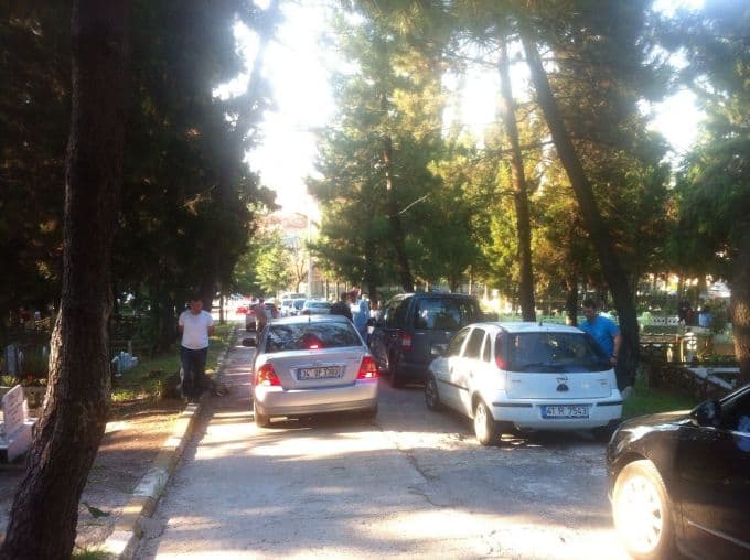 Bayramda mezarlıklar doldu taştı
