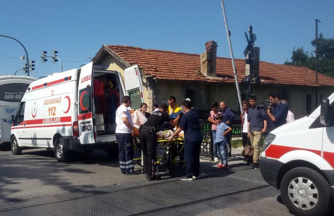 Hemzemin geçidindeki kazada ambulans şoförü yaralandı
