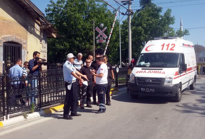 Hemzemin geçidindeki kazada ambulans şoförü yaralandı