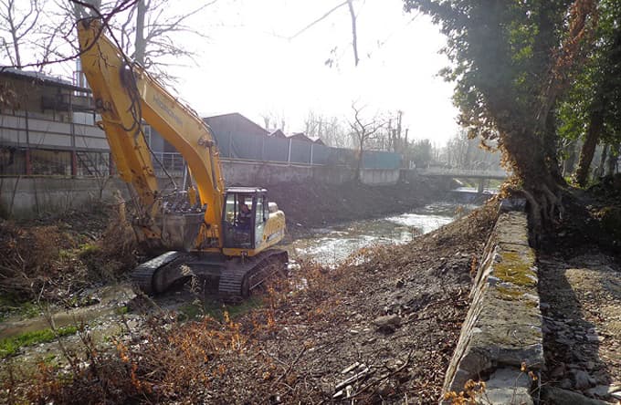 Nehir ve derelerden 330 kamyon çöp çıkarıldı
