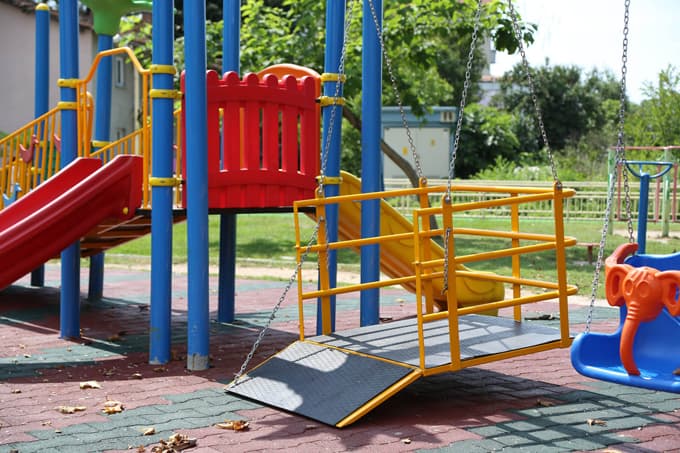Sapanca Belediyesi engelli çocuklar için park yaptı