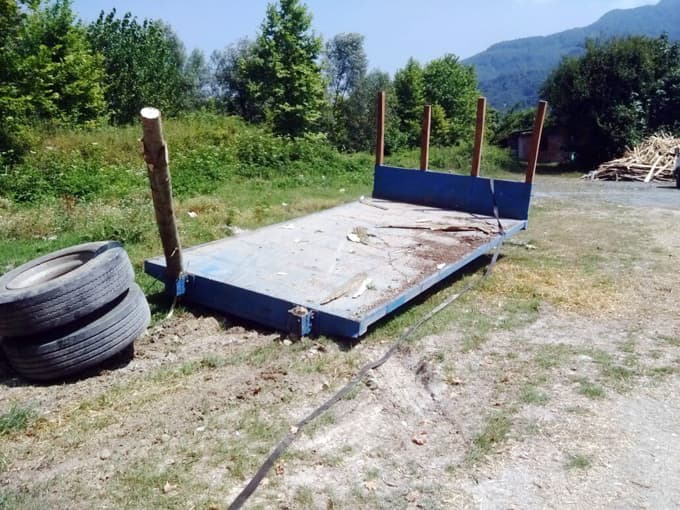 Kavak ağaçları yüklü traktör devrildi