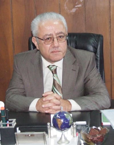 <font face="Arial" size="2">Toplantı sonrası bir a&ccedil;ıklama yapan İl Milli Eğitim M&uuml;d&uuml;r&uuml; Murat Yazıcı ise ge&ccedil;tiğimiz hafta Erenler Nurettin Tepe İlk&ouml;ğretim Okulu ve Erenler 50. Yıl İlk&ouml;ğretim Okulu'nda yaşanan olayların her y&ouml;nden incelendiğini belirtti. </font><font size="2"><font face="Arial"><font color="#333399">Yazıcı, her iki olay sonrasında Milli Eğitim camiası olarak &ouml;ğretmenlerin yanında olduklarını ifade ederek, bu t&uuml;r &uuml;z&uuml;c&uuml; olayların devam etmemesi i&ccedil;in okullarda veli toplantılarına ve ev ziyaretlerine ağırlık verilmesi gerektiğini s&ouml;yledi.<br /></font><br />Erenler 50. Yıl İlk&ouml;ğretim Okulu &ouml;ğretmenleri ise yaşadıkları olayın şokunu atmaya &ccedil;alışırken Vali Yardımcısı Uğur Aladağ ve milli eğitim y&ouml;neticilerinin ziyaretinden b&uuml;y&uuml;k memnunluk duydular. <font color="#333399">Vali Yardımcısı Uğur Aladağ'ın ziyaretinin kendilerine b&uuml;y&uuml;k moral kaynağı olduğunu s&ouml;yleyen &ouml;ğretmenler, bu t&uuml;r olayların mesleklerini icra etmeye engel olamayacağını dile getirdiler.</font></font></font>