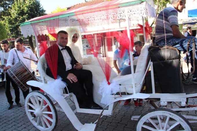 Faytonu gelin arabası yaptılar