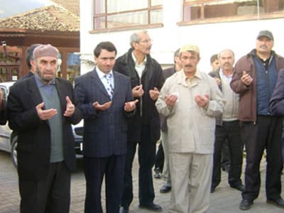 Kutsal Yolculuk Devam Ediyor