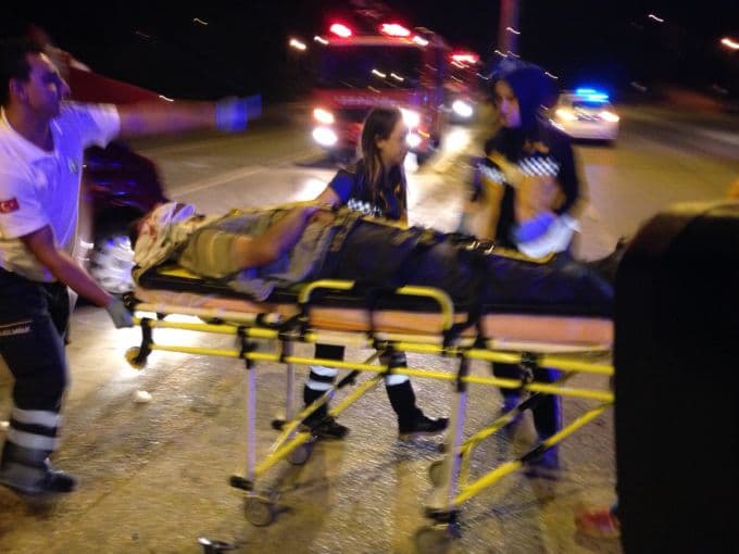 Minübüs otomobille çarpıştı: 5 yaralı!