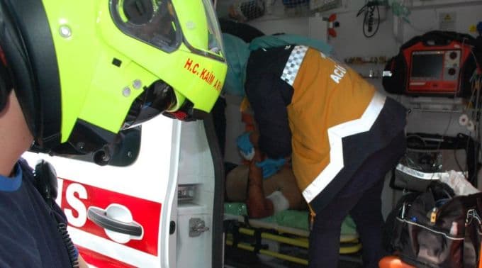 Katlı Pazar'da bıçaklar konuştu: 2 yaralı!