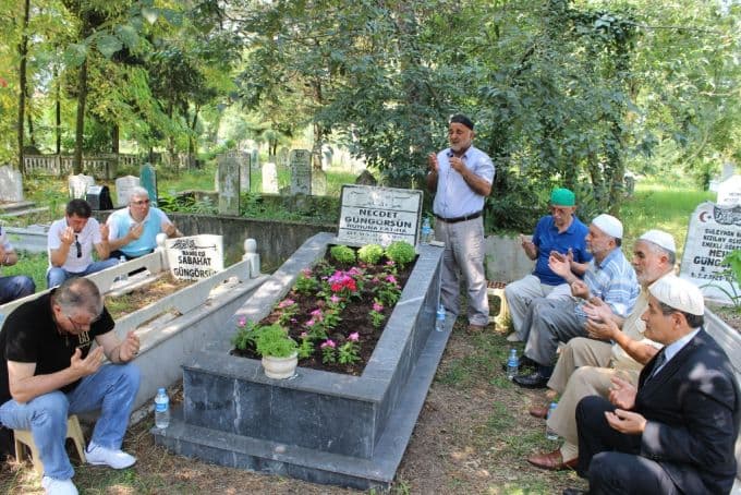 Necdet Güngörsün, mezarı başında anıldı