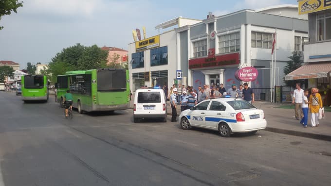 Belediye otobüsü yayaya çarptı: 1 yaralı