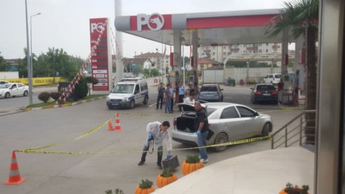 Silahını temizlerken yanlışlıkla kendini vurdu