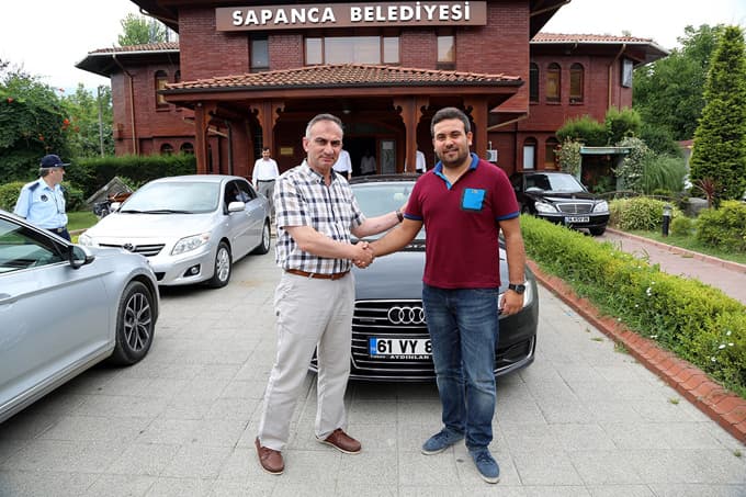 Sapanca Belediyesi'ne yeni makam aracı hibe edildi