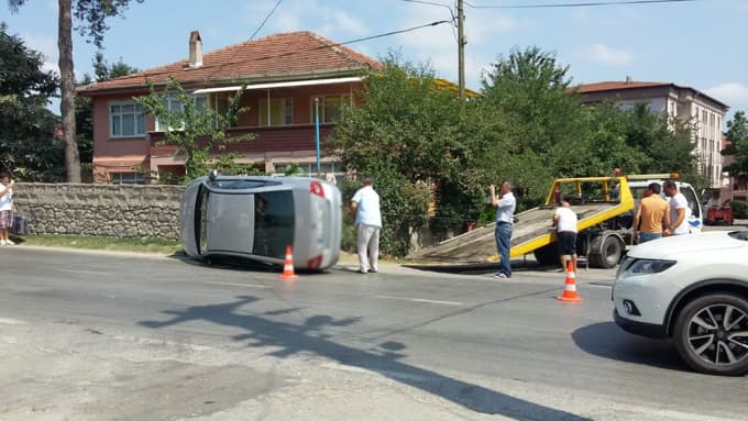 Minibüs ile otomobil çarpıştı: 5 yaralı