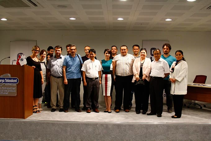 SAÜ'de fotodinamik kanser tedavisi konferansı