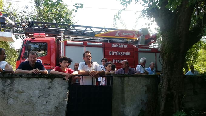 Fazla ısınan kablo evi kül etti
